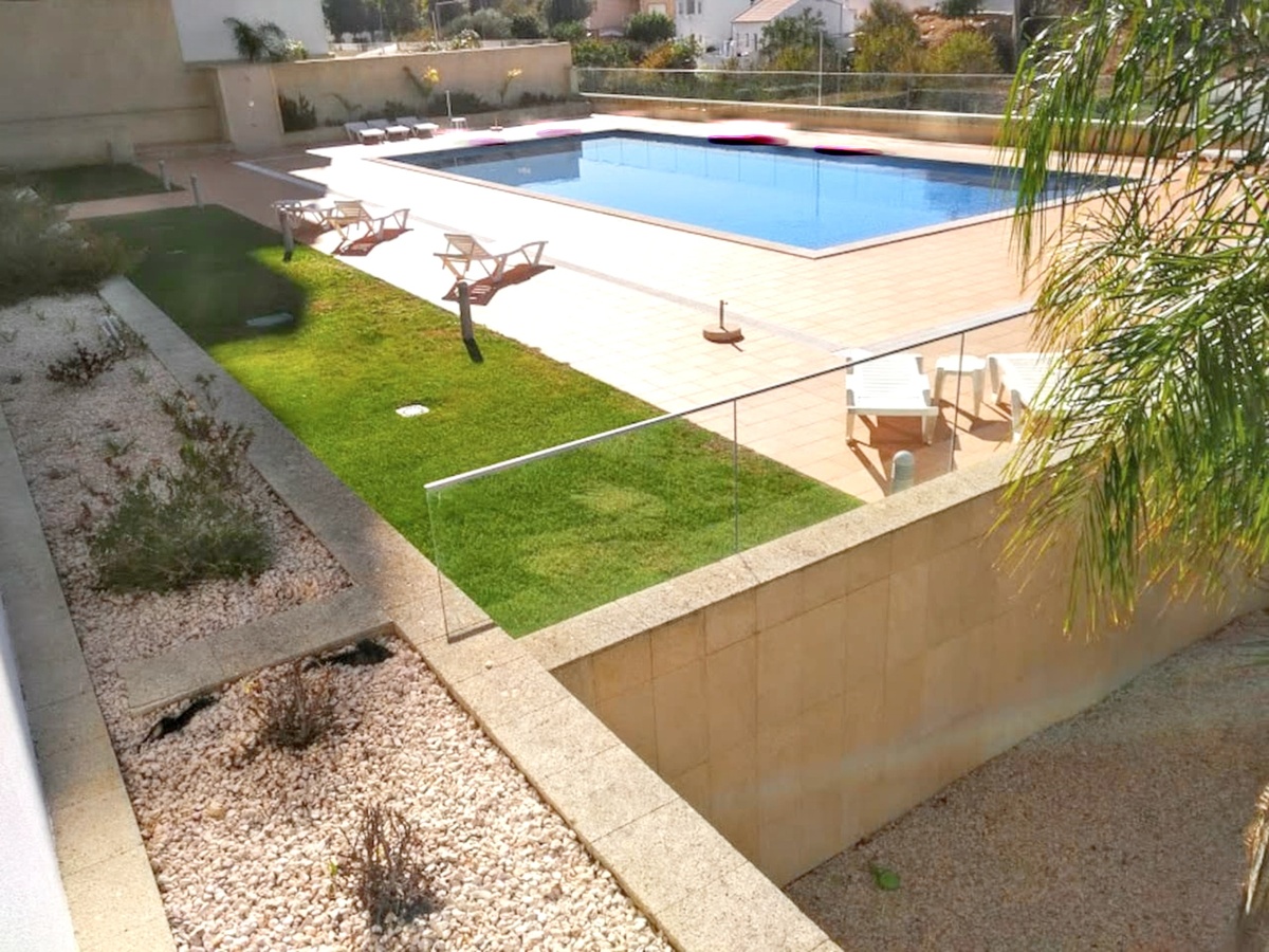 Appartement 1 chambre à Lagos, balcon piscine - Photo 1