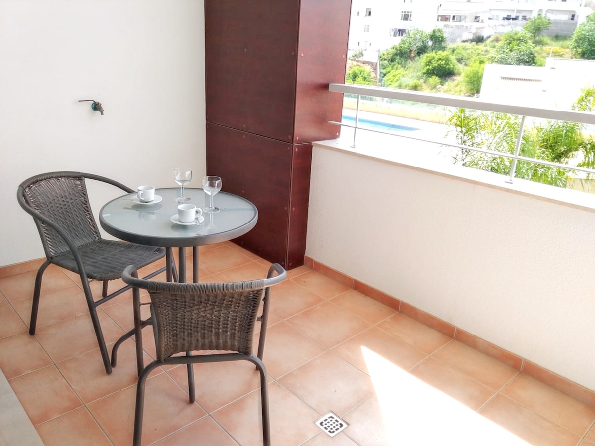 Appartement 1 chambre à Lagos, balcon piscine - Photo 2