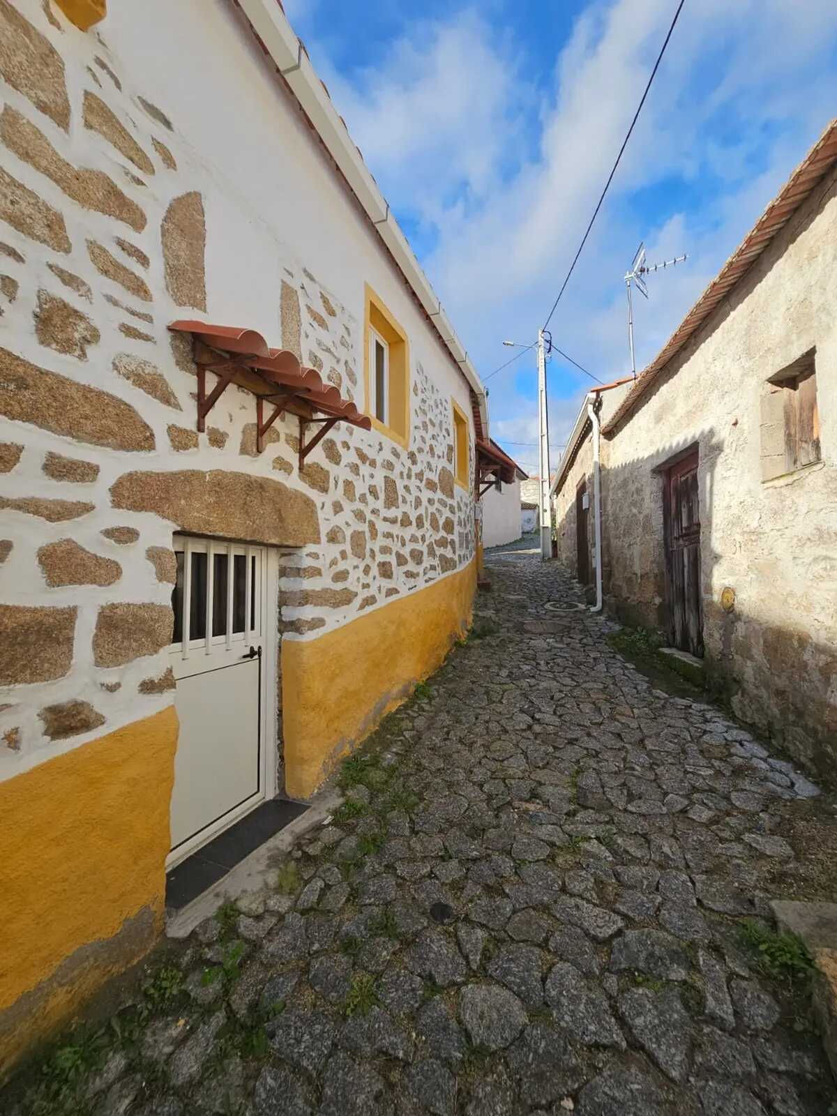 Maison 48 m² avec entrée privée à Vila Nova de Foz Côa - Photo 1