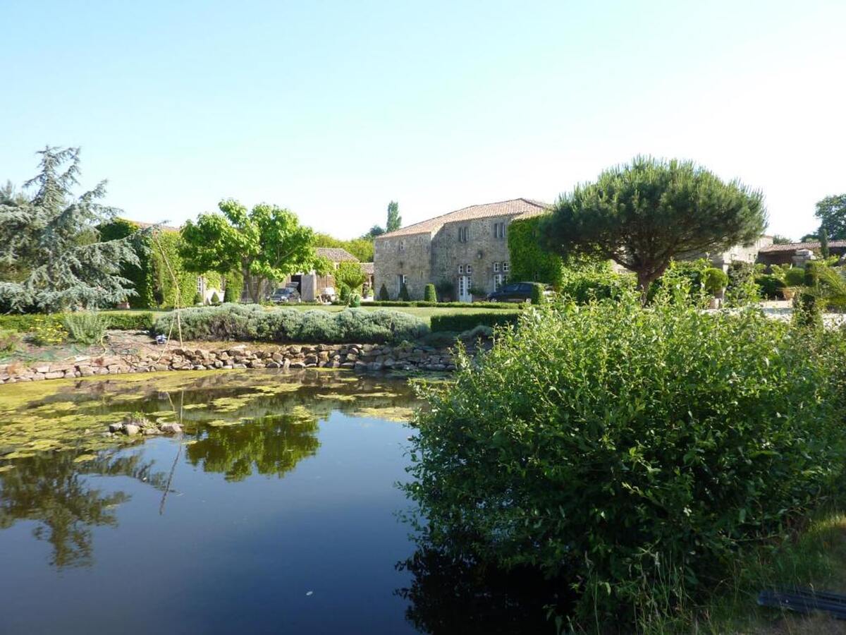 Maison avec jardin clos et piste de pétanque à Landevieille - Photo 1