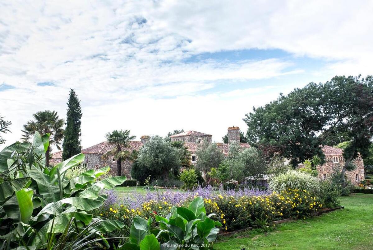 Maison avec jardin clos et piste de pétanque à Landevieille - Photo 2