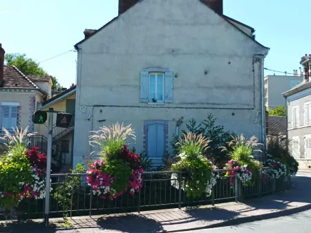 Location appartement à Montargis, Charmant appartement à Montargis de 35 m² avec vue sur le lac