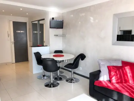 Appartement 33 m² vue mer avec terrasse privée à Cannes : photo 4