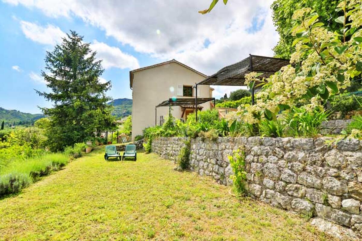 Appartement 2 chambres avec terrasse et vue montagne au Bar-sur-Loup - Photo 1