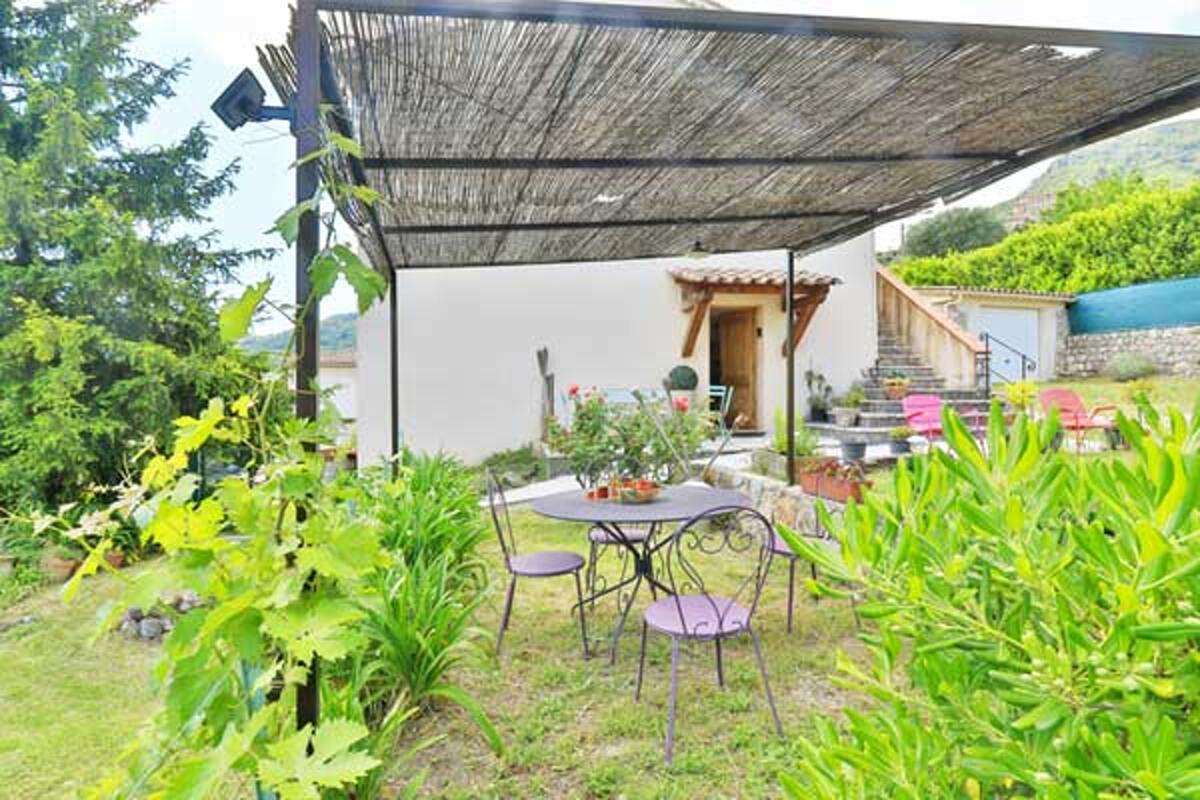 Appartement 2 chambres avec terrasse et vue montagne au Bar-sur-Loup - Photo 2