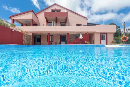 Location maison à Prazeres, Spacieuse maison avec piscine à Prazeres