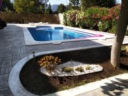 Location villa à Calafat, Villa en bord de mer à Calafat avec piscine privée.