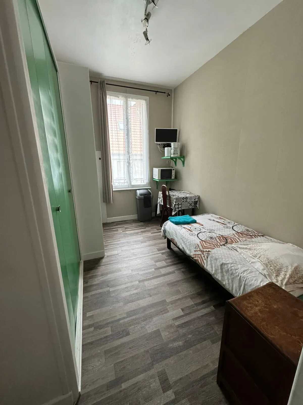 Studio 12 m² à Néris-les-Bains, parking gratuit - Photo 1