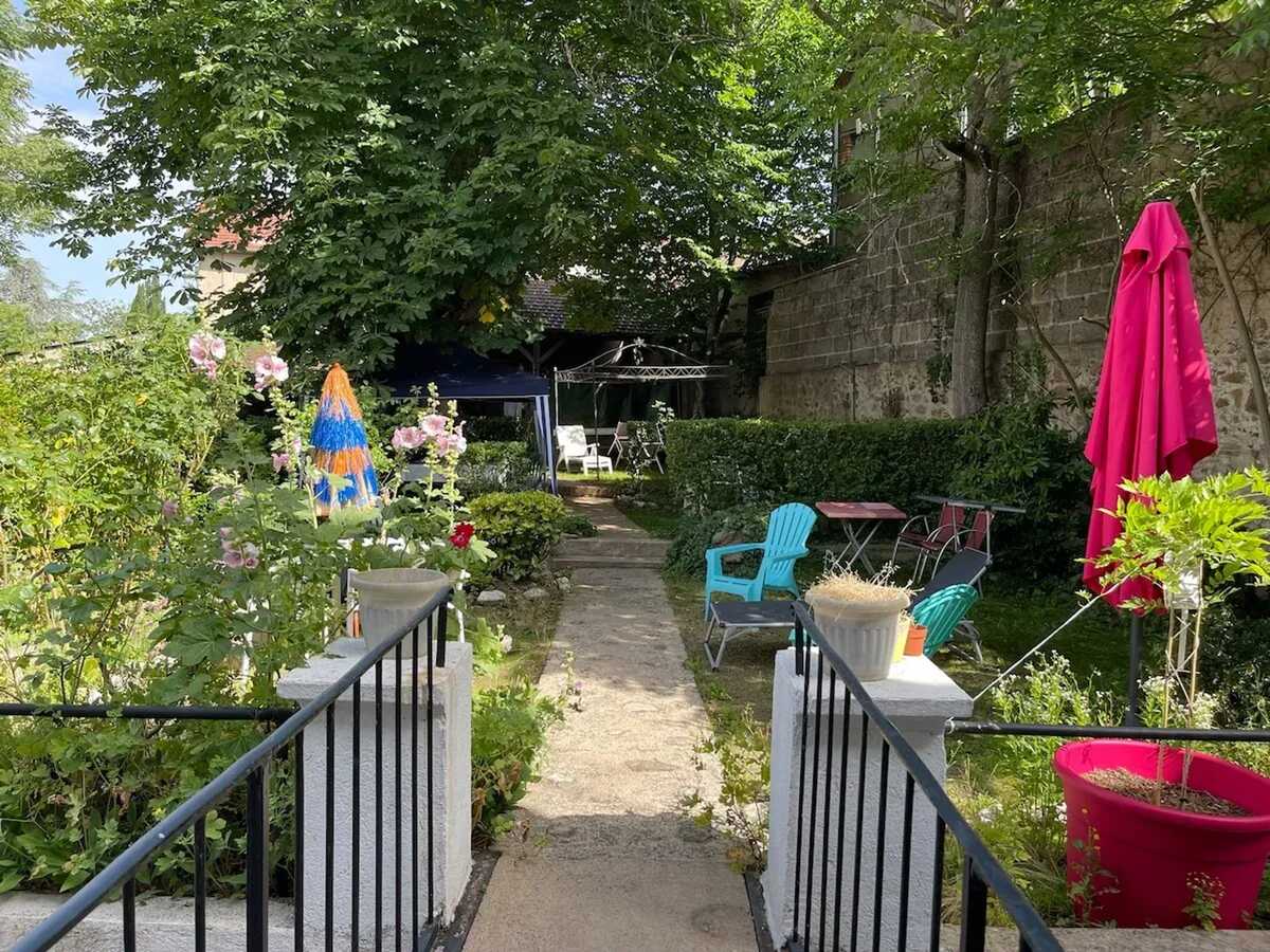 Studio 12 m² à Néris-les-Bains, parking gratuit - Photo 2