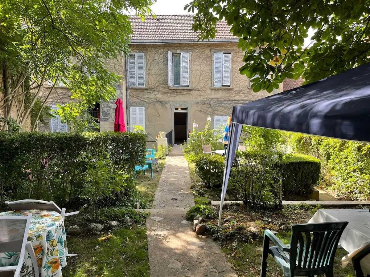 Studio 12 m² à Néris-les-Bains, parking gratuit - Photo 5