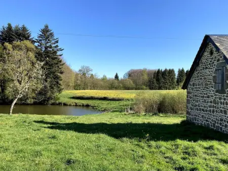Location maison à Joué du Bois, Maison de charme à Joué-du-Bois avec vue sur le lac