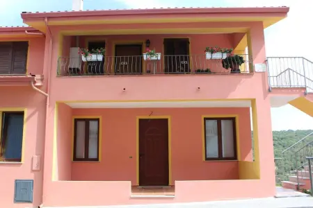 Appartement 90 m² avec balcon à Nughedu Santa Vittoria