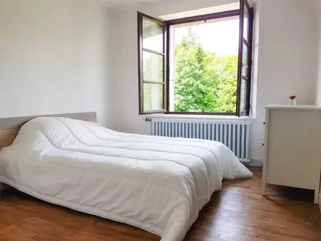 Maison de charme à Québriac avec jardin clôturé et barbecue : photo 2