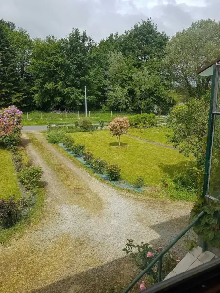 Maison de charme à Québriac avec jardin clôturé et barbecue : photo 18