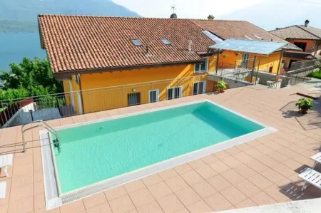 Location appartement à Vercana, Appartement confortable avec vue sur le lac