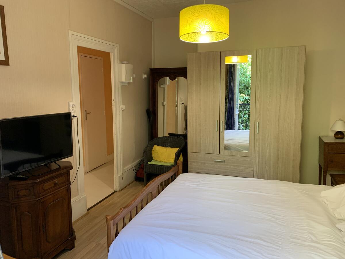 Appartement 20 m² balcon vue ville à Néris-les-Bains - Photo 2
