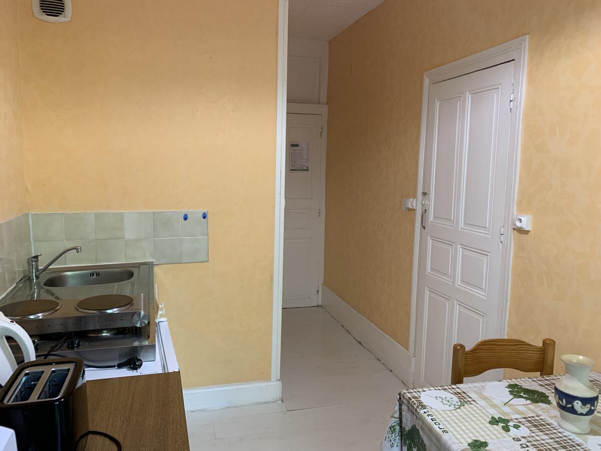 Appartement 20 m² balcon vue ville à Néris-les-Bains - Photo 4