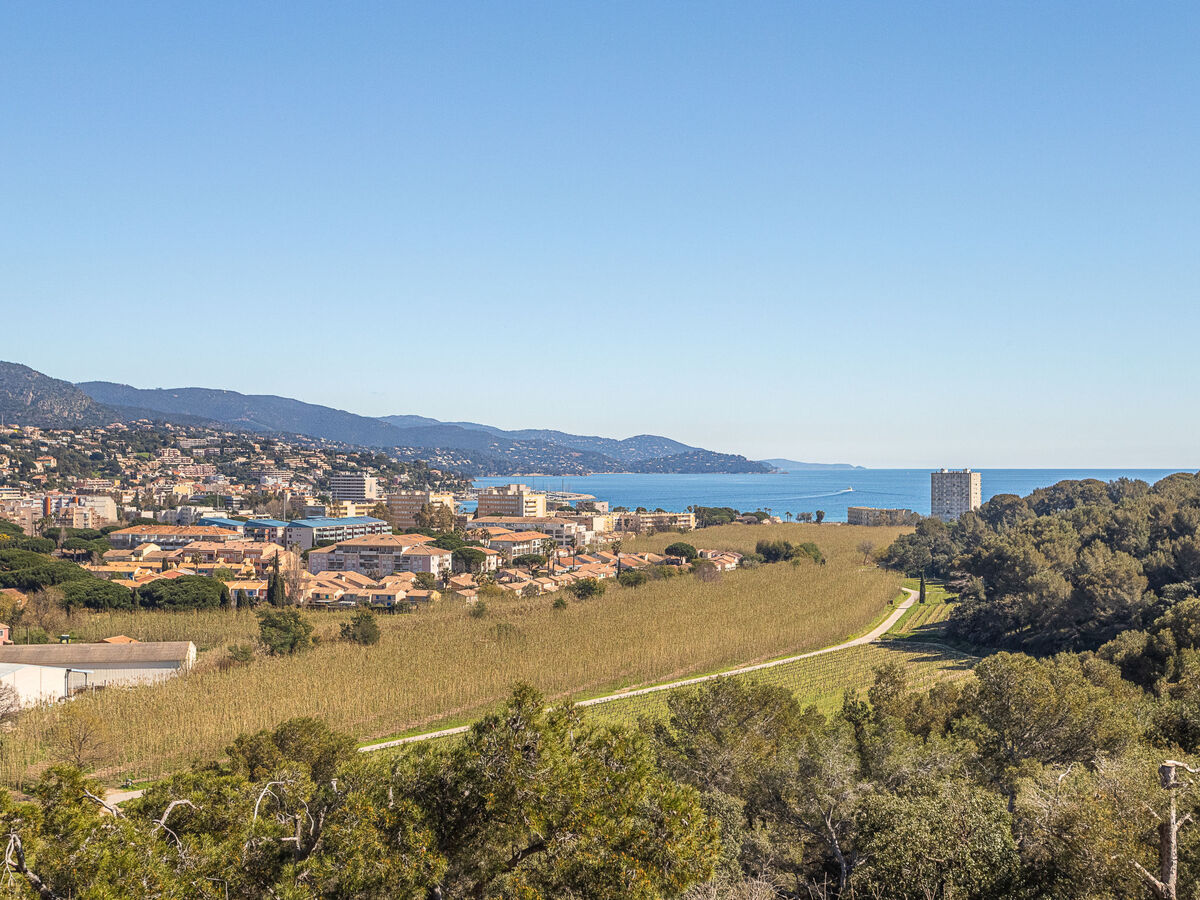 Apt 3 pièces Le Bois du Coteau, vue mer à Bormes - Photo 2