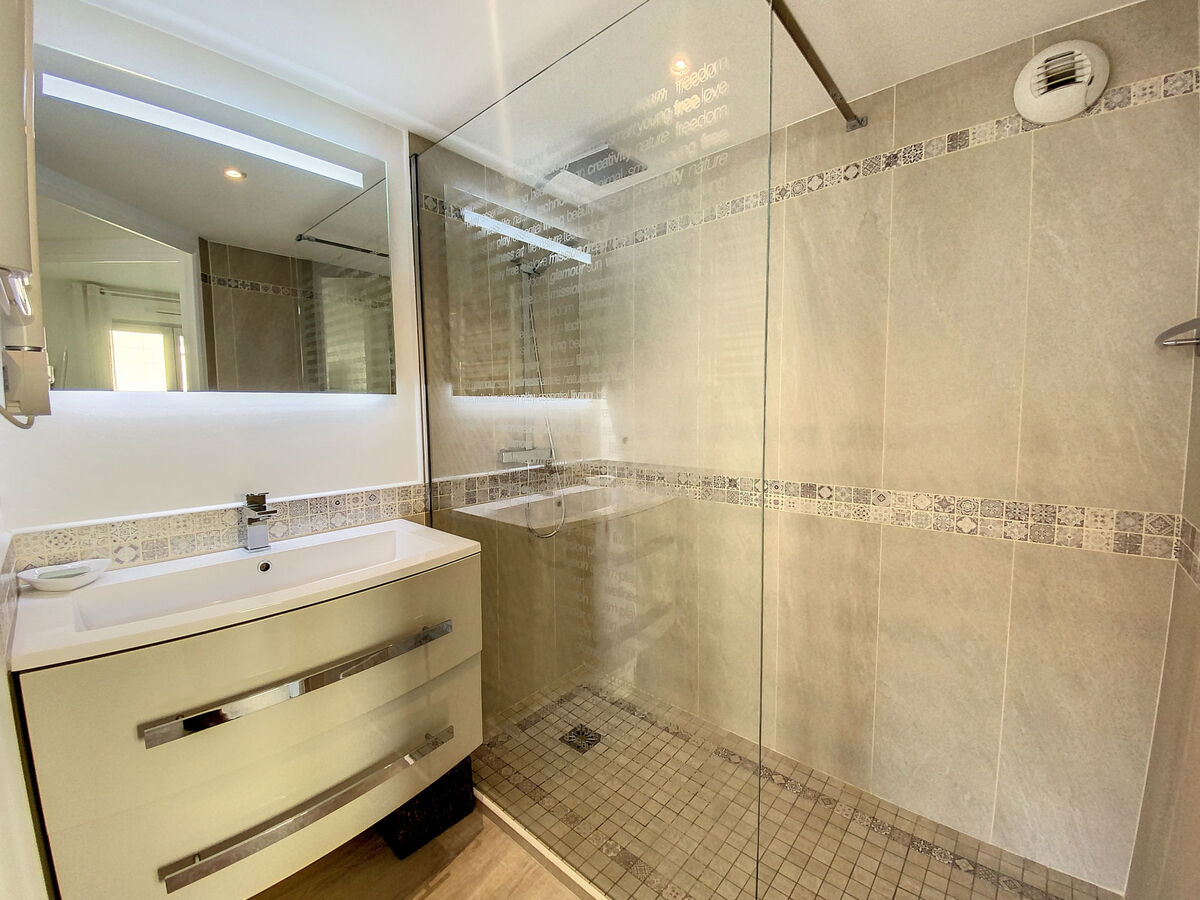 Le Crystal A – Apt 2 pièces avec piscine à Cagnes-sur-Mer - Photo 10