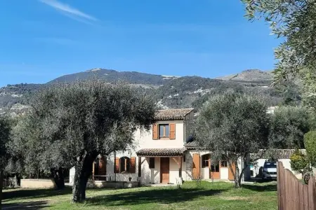 Location appartement à Tourrettes sur Loup, Maisons & Villas pour 8 Personnes