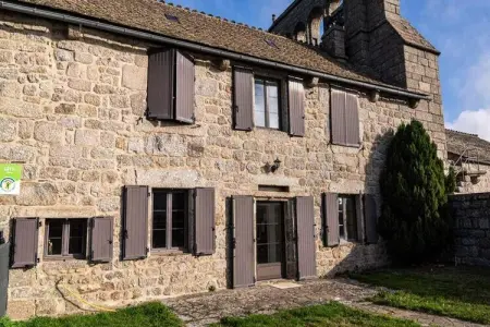 Location appartement à LA FAGE MONTIVERNOUX, Gîte charmant en France avec piscine
