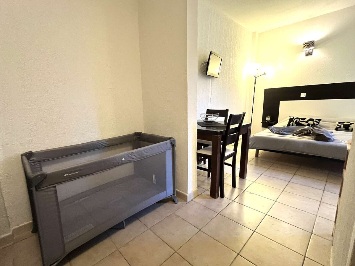 Studio climatisé RDC avec piscine et parking - Photo 5
