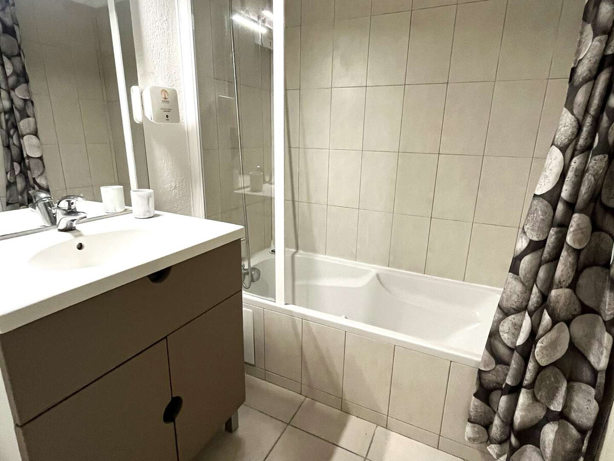 Studio climatisé RDC avec piscine et parking - Photo 10