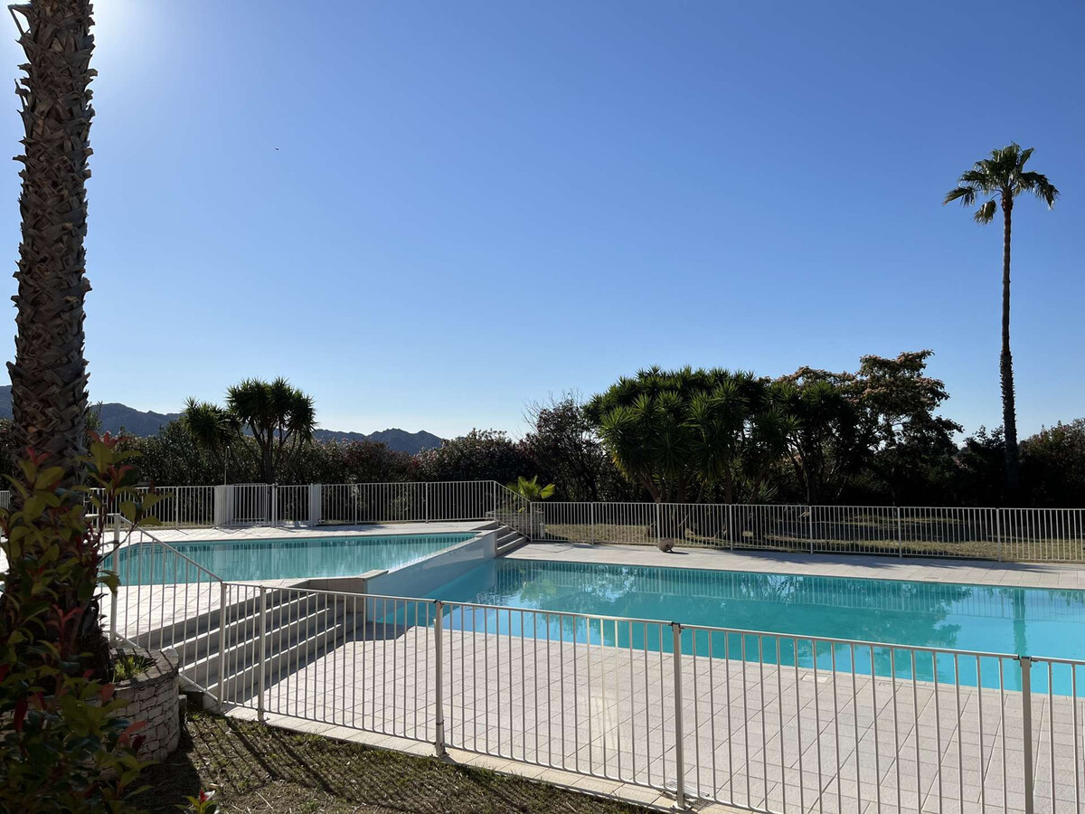Studio climatisé RDC avec piscine et parking - Photo 15