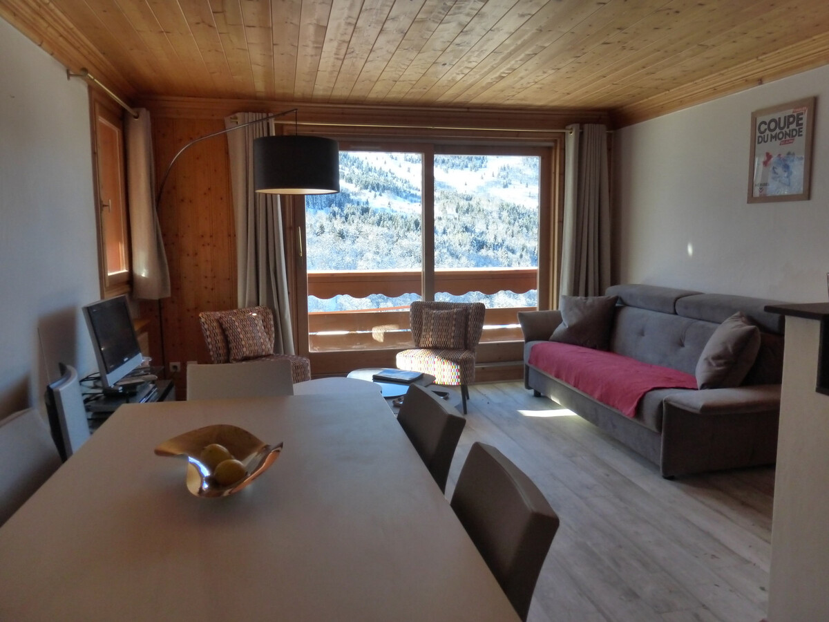 Appartement 3 pièces rénové avec balcon et vue montagne - Photo 1
