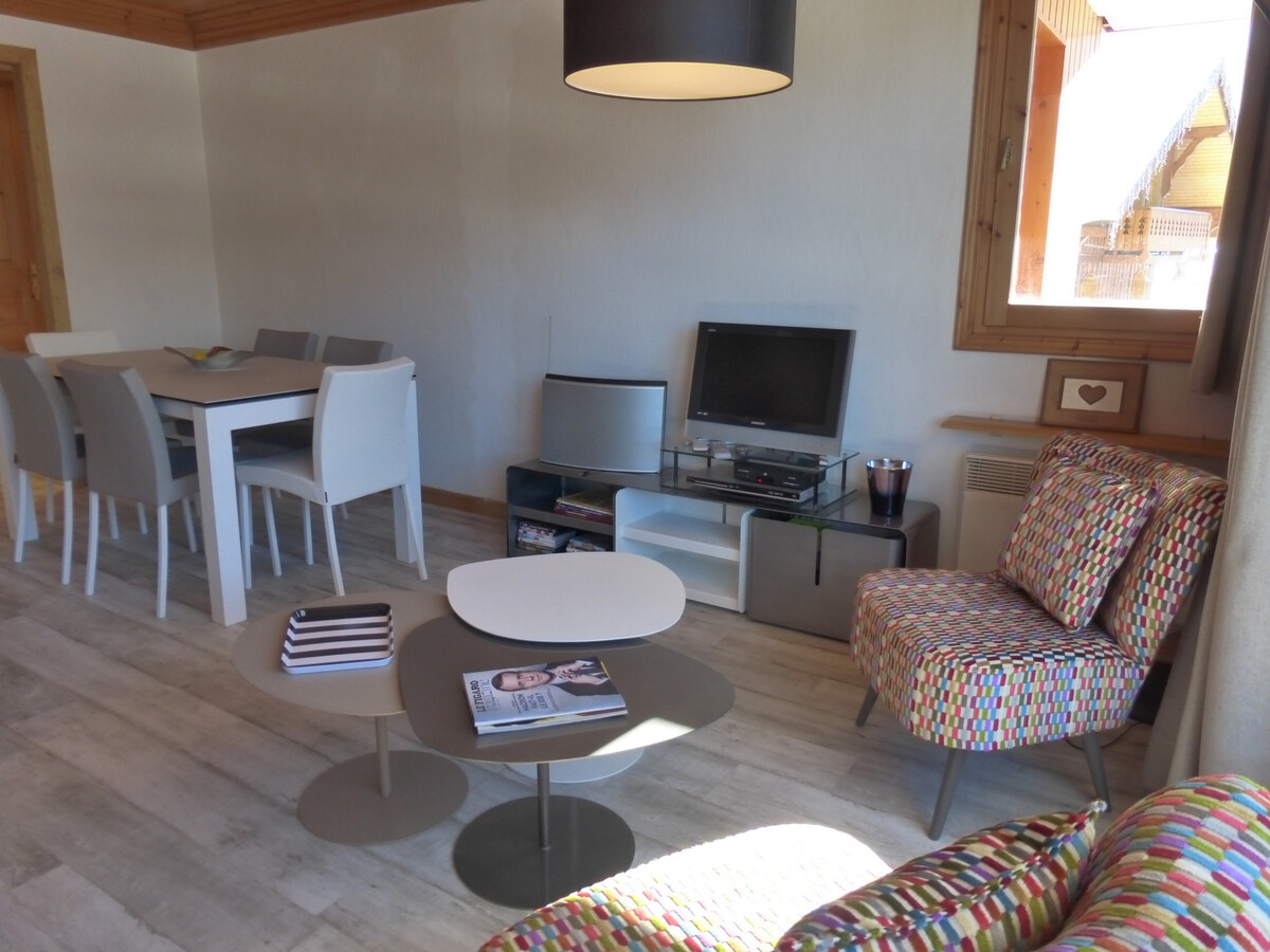 Appartement 3 pièces rénové avec balcon et vue montagne - Photo 2