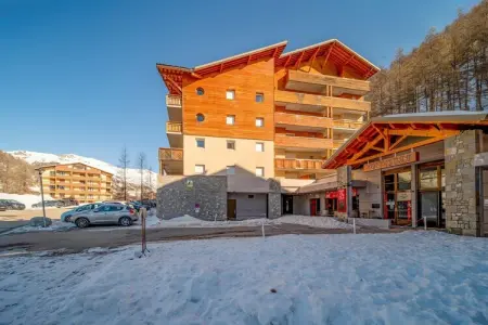 Location appartement à Allos, Appartement dans les Alpes avec piscine chauffée