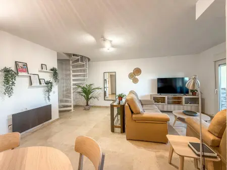 Location appartement à Estepona, Duplex avec vue sur mer et piscines à Estepona