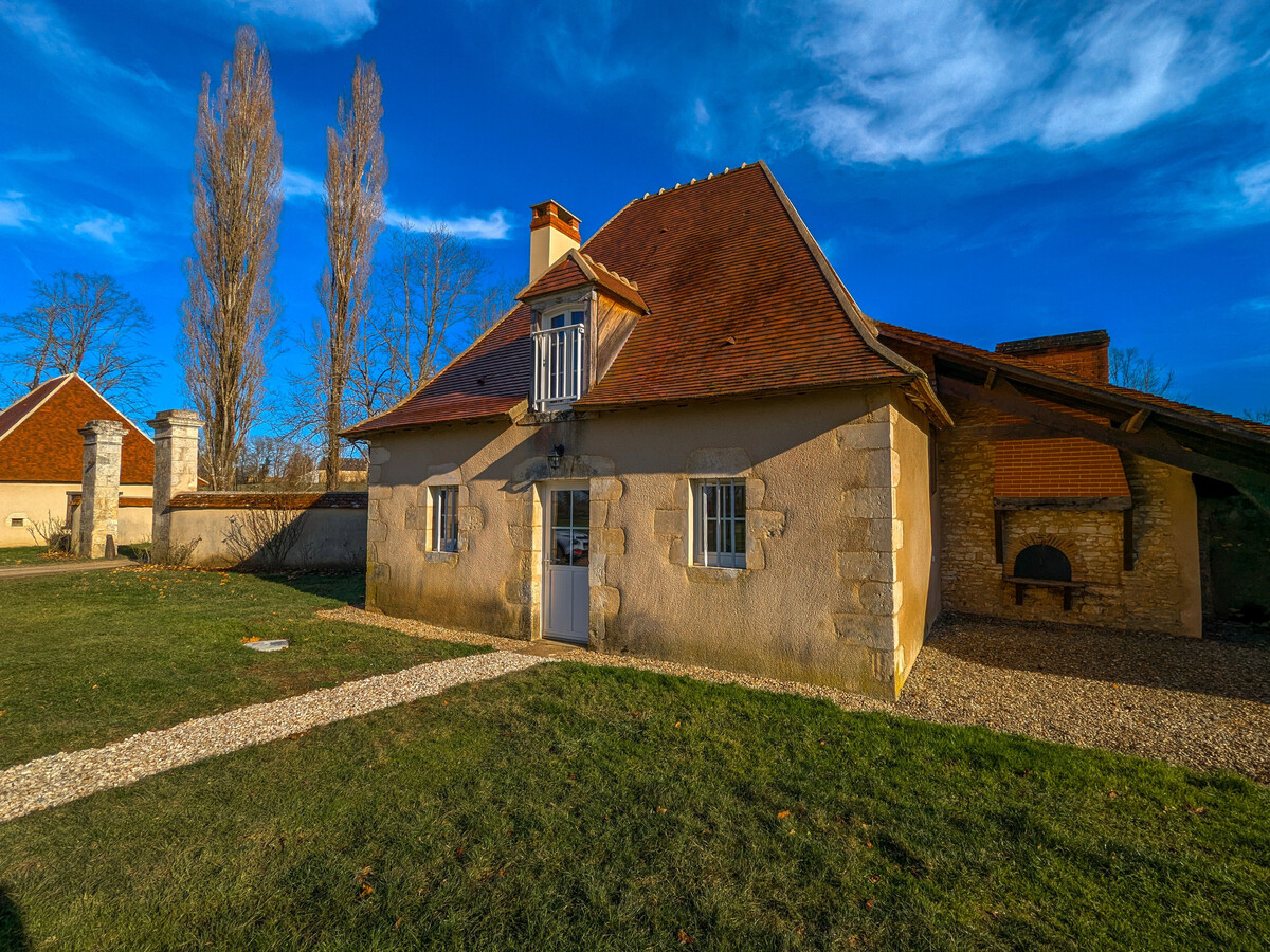 Gîte face au Château de Clavières, parking inclus - Photo 1