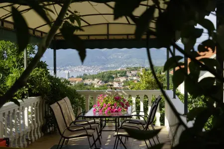 Location appartement à Radovići, Appartement confortable à Radovići 75 m² avec vue montagne