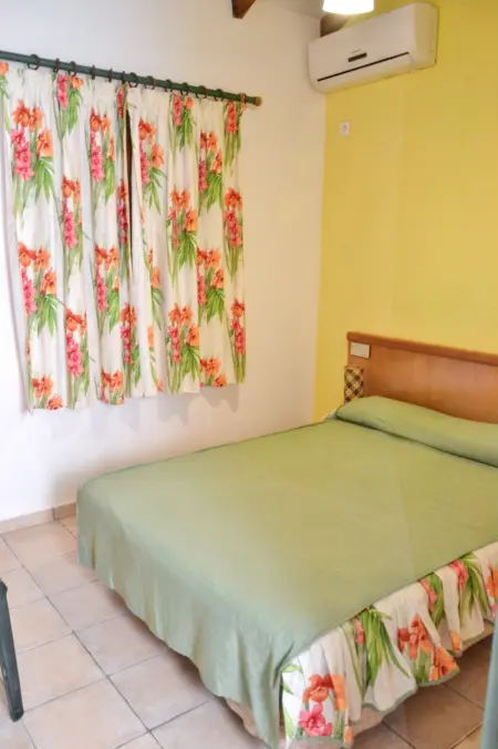 Maison 2 chambres avec piscine partagée et jardin clôturé à Saint-François : photo 5