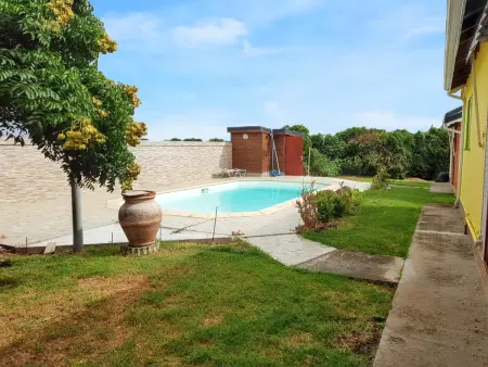 Maison 2 chambres avec piscine partagée et jardin clôturé à Saint-François : photo 13