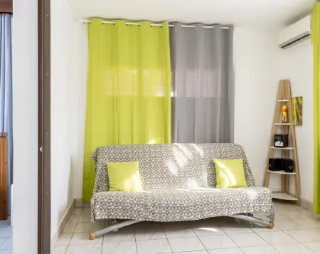 Appartement 42 m² au Gosier avec balcon, vue ville et parking : photo 9