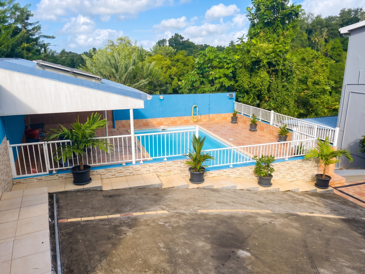 Villa avec piscine privée chauffée à Saint-Esprit, 3 chambres - Photo 1