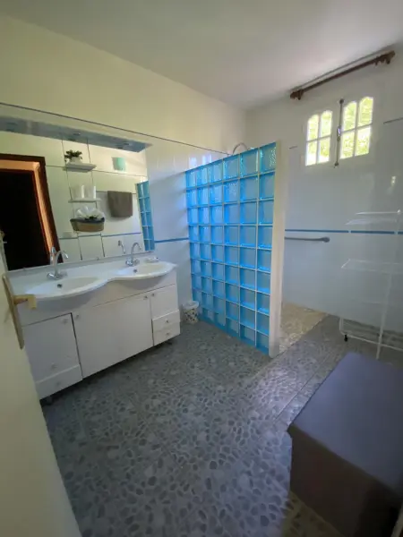 Appartement 2 chambres avec piscine partagée et jacuzzi à Pointe-Noire : photo 7