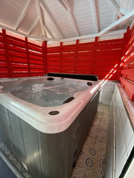 Appartement 2 chambres avec piscine partagée et jacuzzi à Pointe-Noire : photo 11