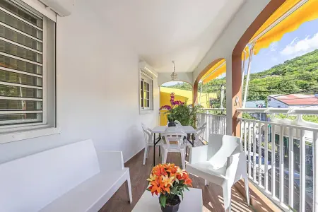 Villa avec piscine privée et vue montagne à Pointe-Noire : photo 3