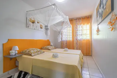 Villa avec piscine privée et vue montagne à Pointe-Noire : photo 13