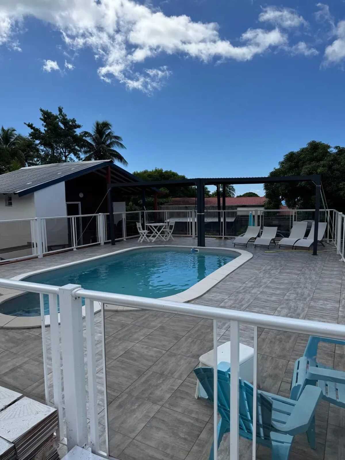 Bungalow 1 chambre avec piscine à Basse-Terre - Photo 1