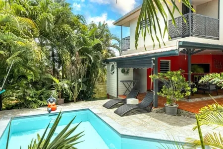 Villa élégante avec jardin au Lamentin et piscine privée. - Photo 1