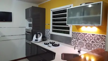 Villa élégante avec jardin au Lamentin et piscine privée. - Photo 6