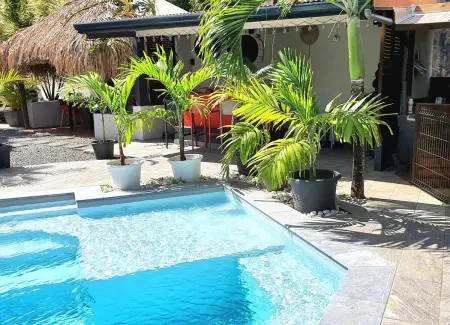 Villa élégante avec jardin au Lamentin et piscine privée. - Photo 22