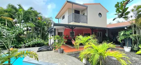 Villa élégante avec jardin au Lamentin et piscine privée. - Photo 30