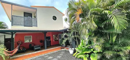 Villa élégante avec jardin au Lamentin et piscine privée. - Photo 31