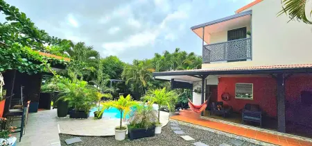 Villa élégante avec jardin au Lamentin et piscine privée. - Photo 32