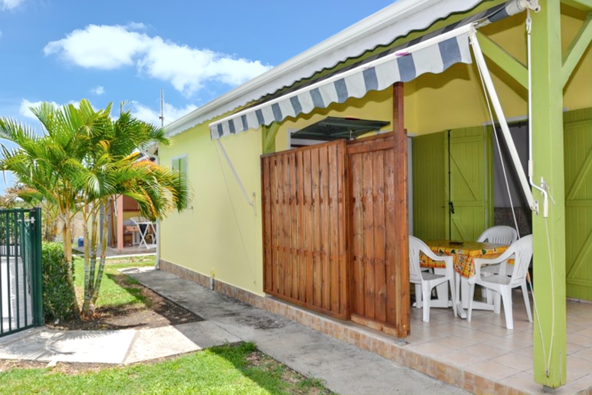 Maison avec piscine partagée et jardin clos à Saint-François - Photo 2